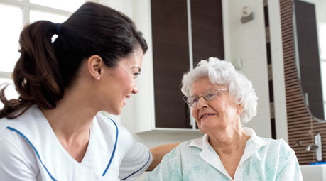 nurse providing medicare services to her patient | Medicare Services | Miami FL 33165 | call 305-220-1088